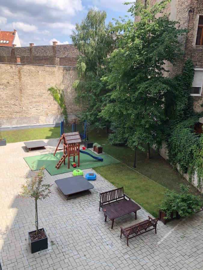 Large Apartment With Garage And Terrace Budapest Exterior photo